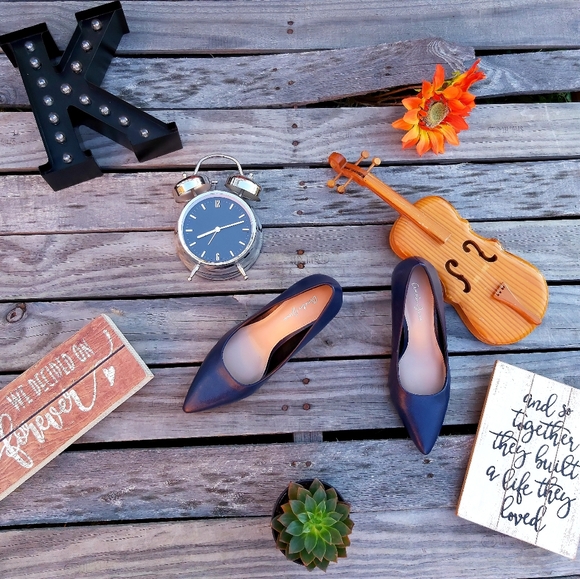 Ameila Grace Macee Navy Pumps - Picture 7 of 7